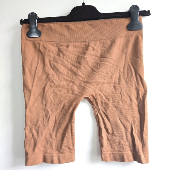 New Intimately Free People Seamless Ribbed Brown Biker Shorts NWOT Size M/L - Picture 9 of 11